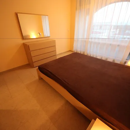 Menada In Karolina *