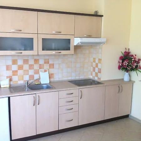 Апартаменти Menada In Karolina *
